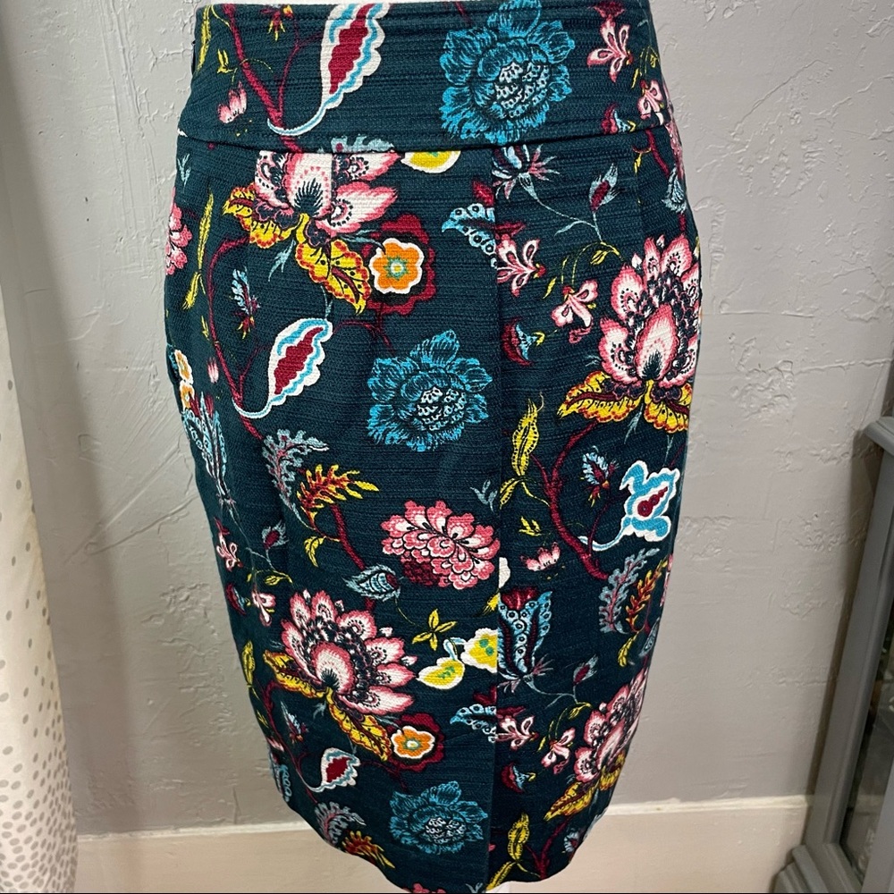 Loft pencil skirt Size 4